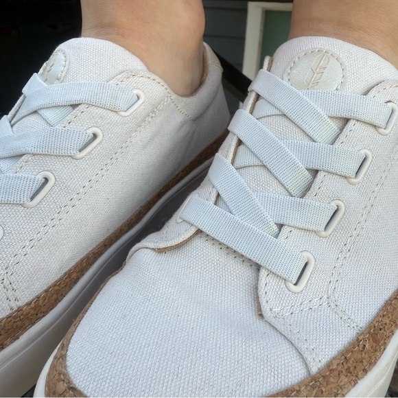 NEW REVITALIGN White Flats Minimalist Design, super comfortable, - Picture 9 of 12